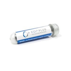 Um cartucho de filtro para o hidrogenador de garrafas Kor Plus
